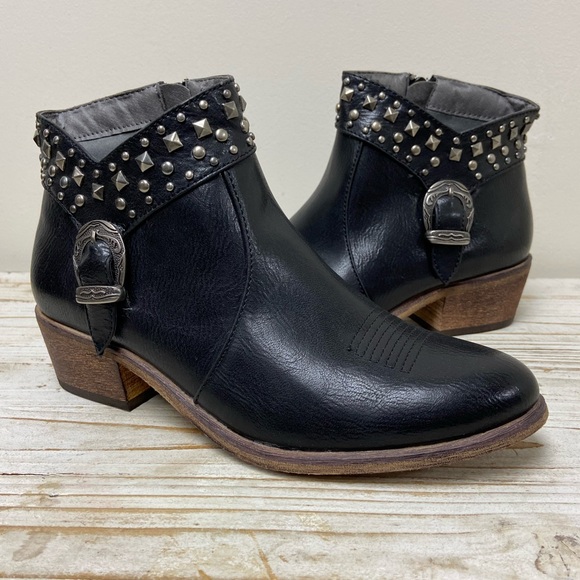 BareTraps Shoes - NEW BareTraps Size 8.5 Booties